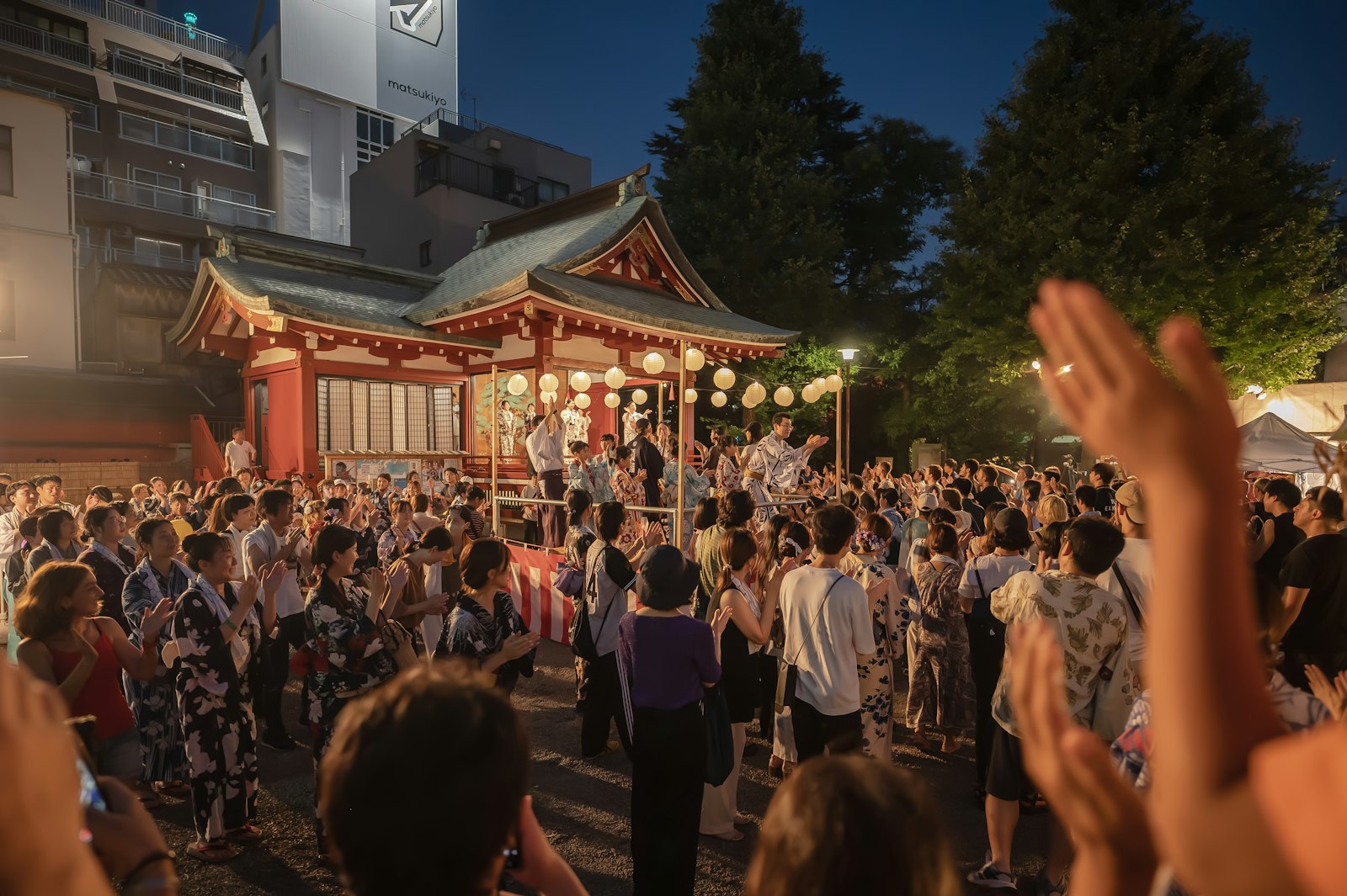 上野夏まつり、蓮の花と骨董市で東京の夏を彩る