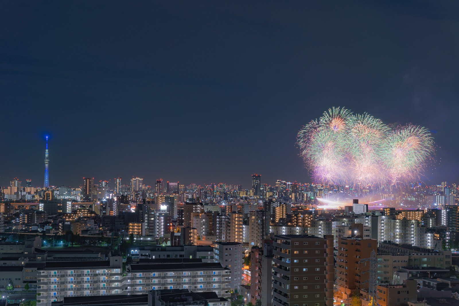 東京の花火を楽しむための実践的なプラン、まず公式情報の確認から